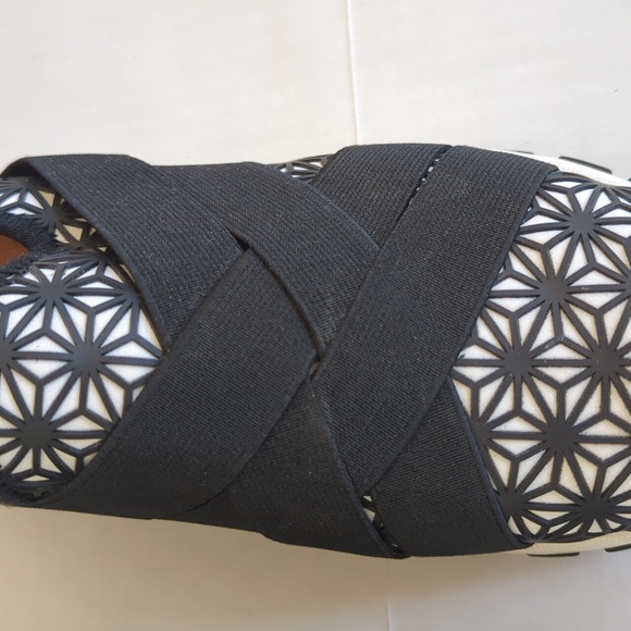 BM Bernie Mev Mary Jane Flats EU 40 Black White Lightweight Flexible - Picture 14 of 16